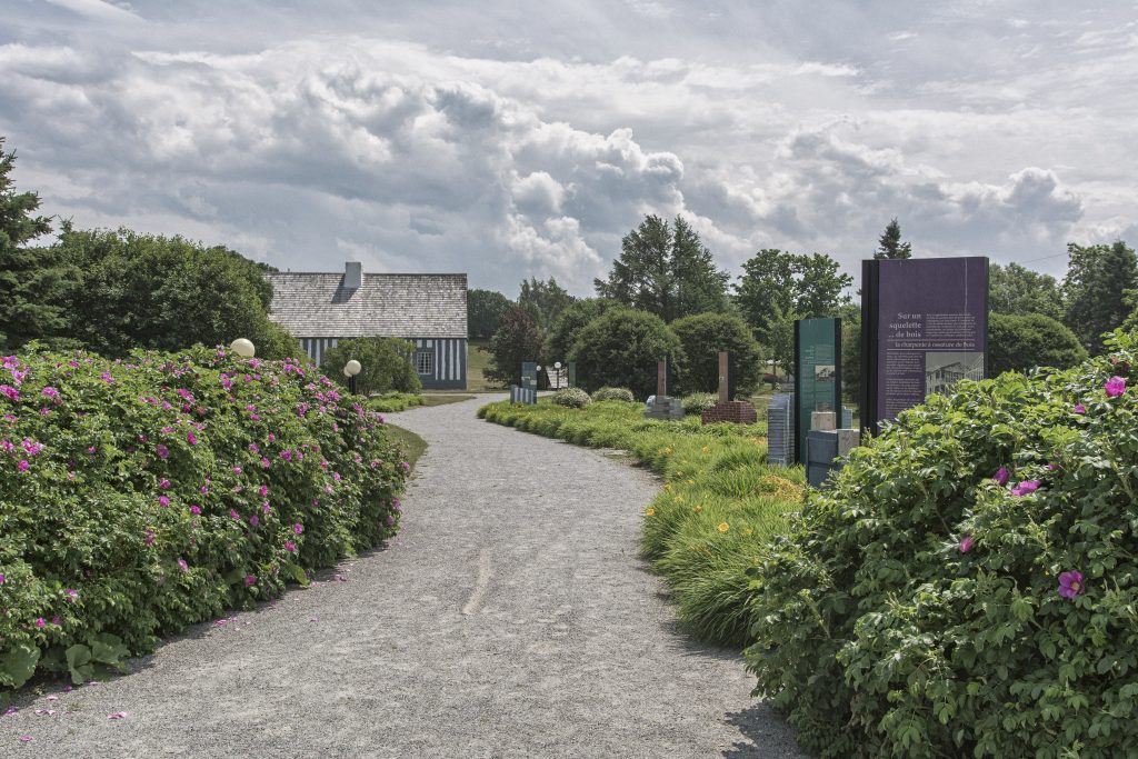 Chemin d'entrée du Site historique de la Maison Lamontagne Crédit Nicolas Martel