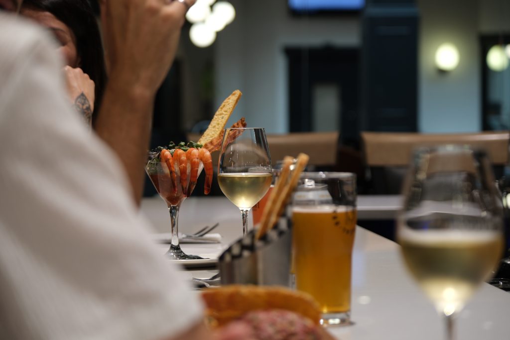 Hôtel Rimouski Bar et verres crédit Kelly Deraps Gleeton Hôtel Rimouski Bar et verres crédit Kelly Deraps Gleeton