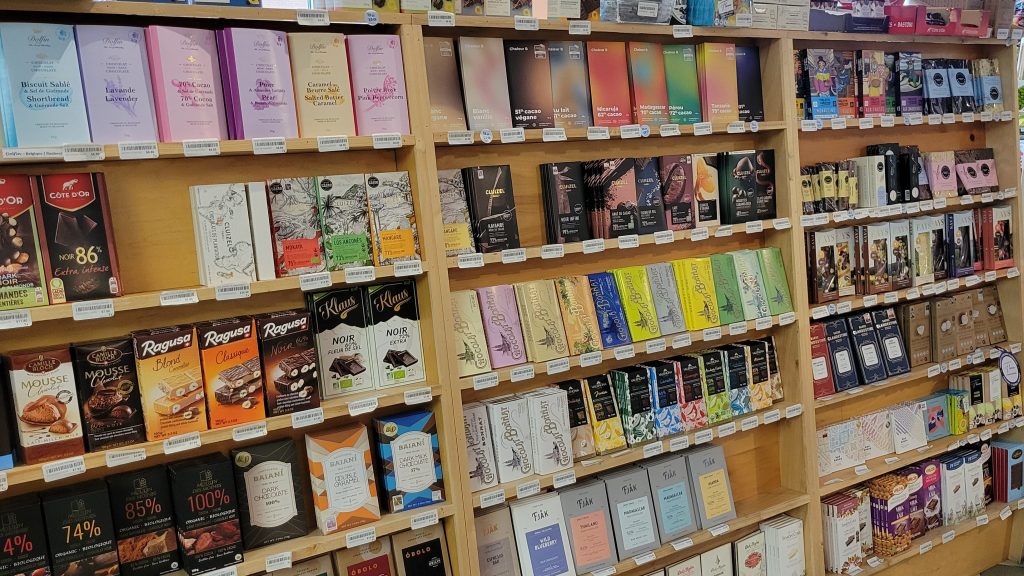 Étalage de thés et tisanes boutique Péchés Mignons